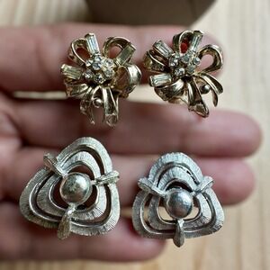 VTG 2 Pairs Coro Earrings 0.875 to 1 Inch Flower Glass Rhinestones Gold Silver